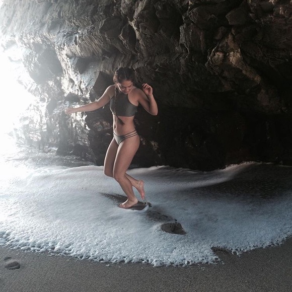 MEET YOUR POSHER - Picture 3 of 8